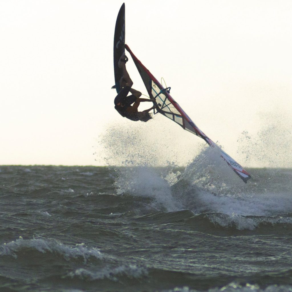 Ook voor windsurfmateriaal kun je bij Moana Six terecht!